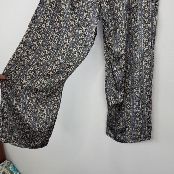Anthropologie Elodie Cropped Printed Casual Pants Size Medium - Picture 6 of 8